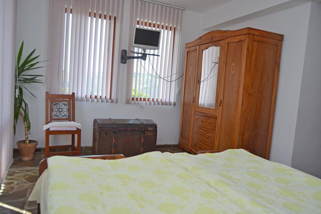 Guest House Diabora アルバナシ エクステリア 写真