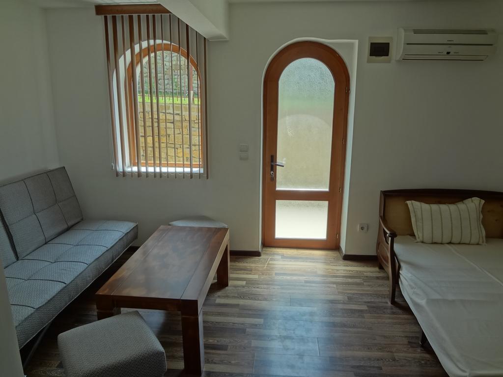 Guest House Diabora アルバナシ エクステリア 写真