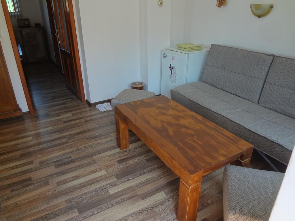 Guest House Diabora アルバナシ エクステリア 写真