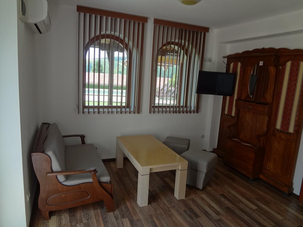 Guest House Diabora アルバナシ エクステリア 写真