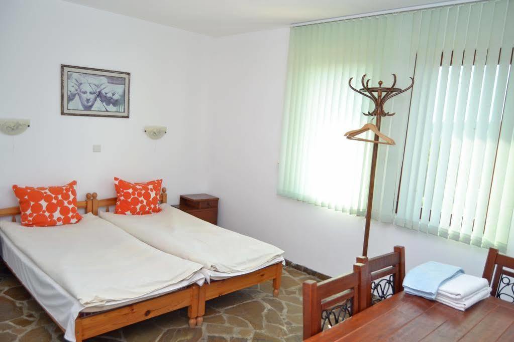 Guest House Diabora アルバナシ エクステリア 写真