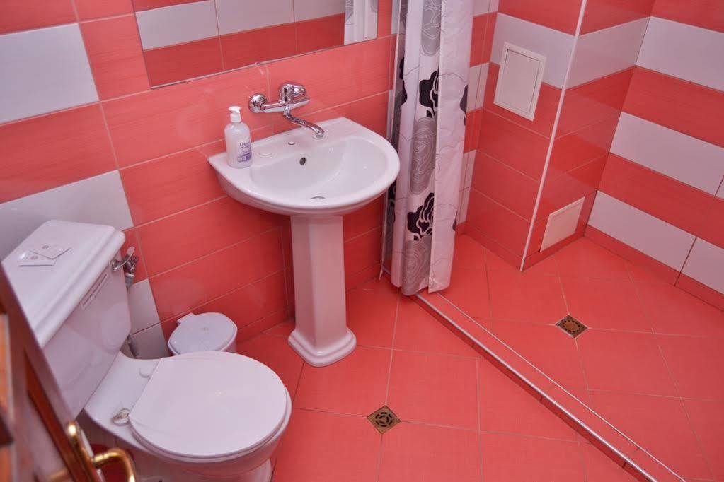 Guest House Diabora アルバナシ エクステリア 写真