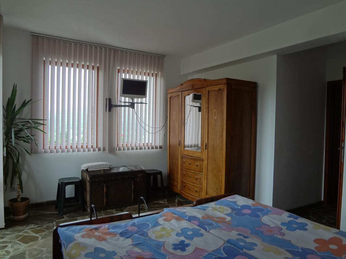 Guest House Diabora アルバナシ エクステリア 写真